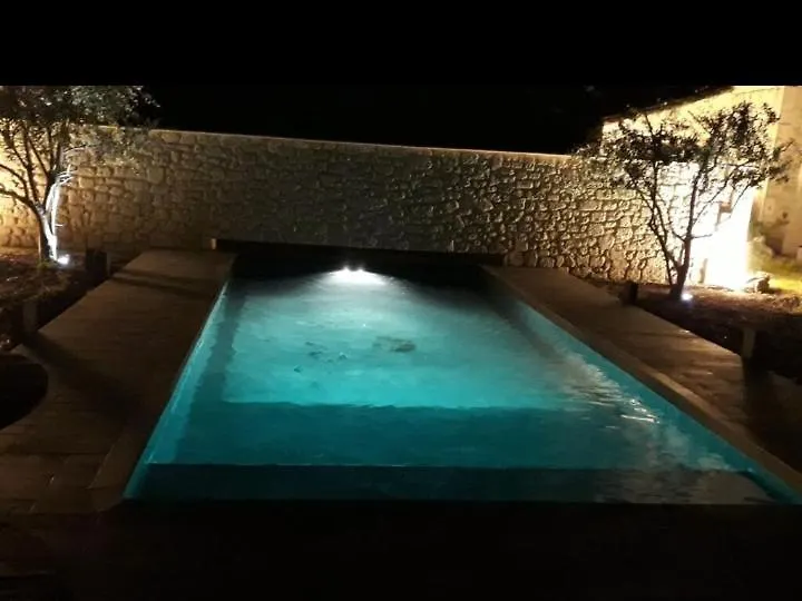 Gite Du Mas De La Finiere ,Avec Spa Interieur Chateaurenard