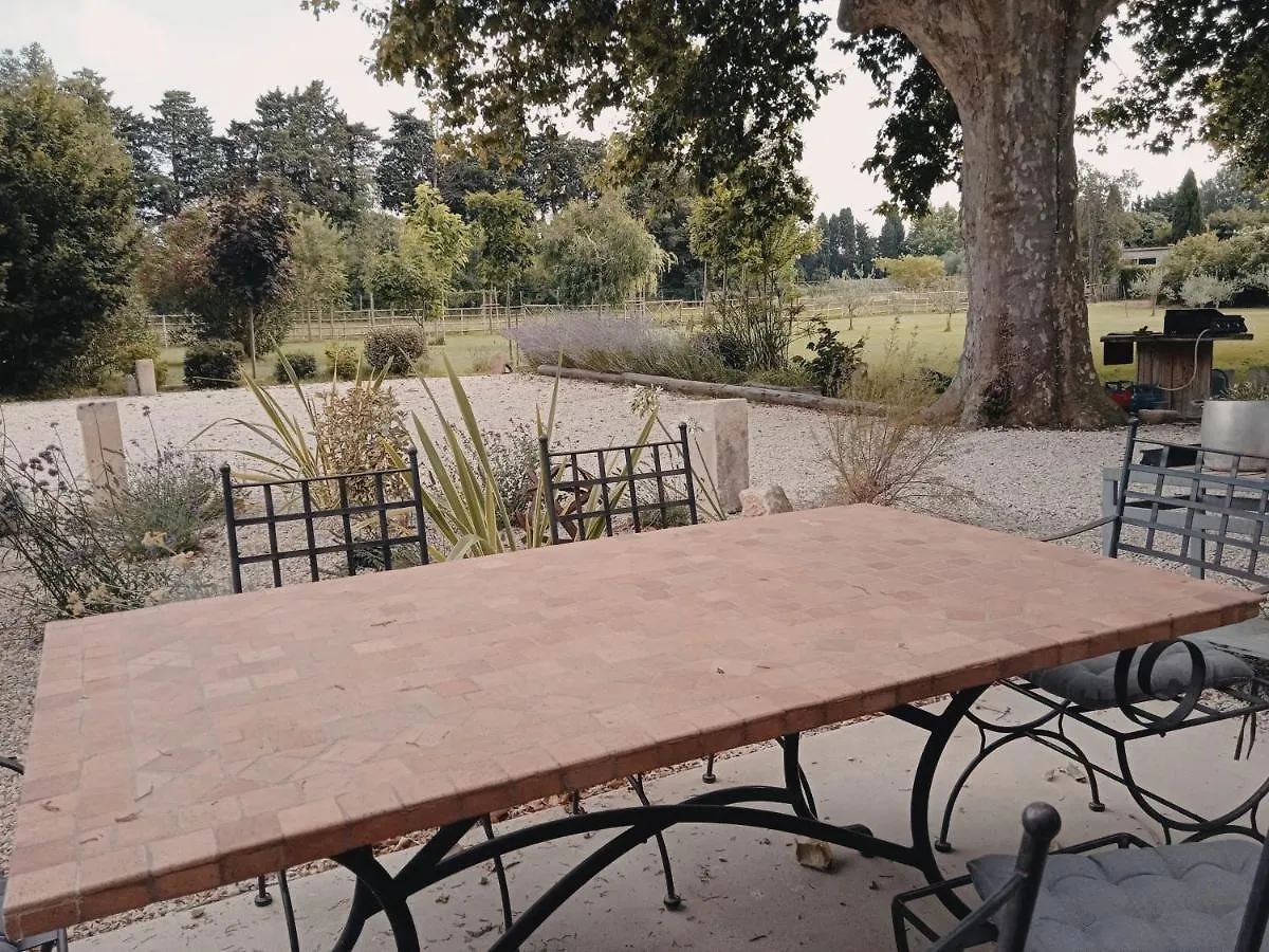 Gite Du Mas De La Finiere ,Avec Spa Interieur Châteaurenard