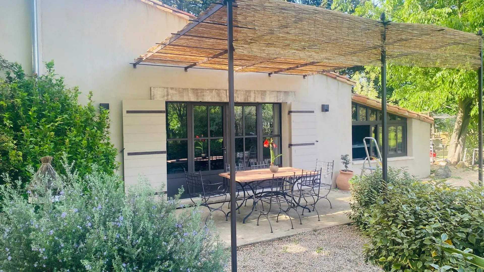 Gite Du Mas De La Finiere ,Avec Spa Interieur Châteaurenard